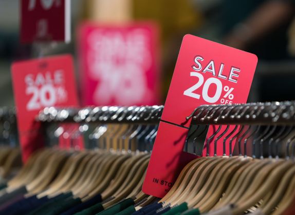 Cómo puedo ahorrar en la compra de ropa y accesorios
